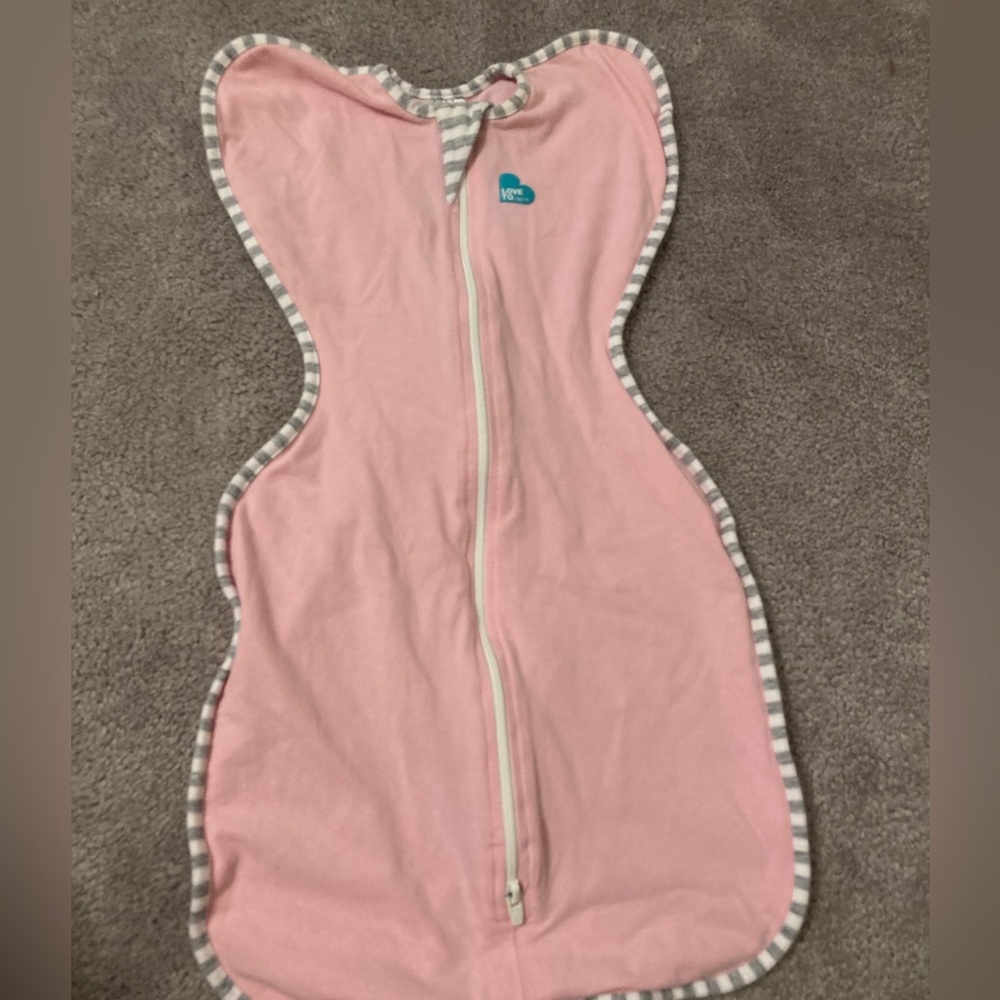 NWOT Love to Dream pink swaddle Small (8-13 lbs)